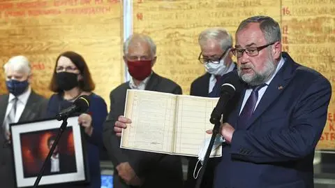"Festiwal nienawiści władz rządowych trwa". Upływa termin zwrotu tablic z postulatami stoczniowców
