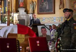"Tu spoczywa żołnierz polski, obrońca Ojczyzny". Syreny zawyły w całym kraju
