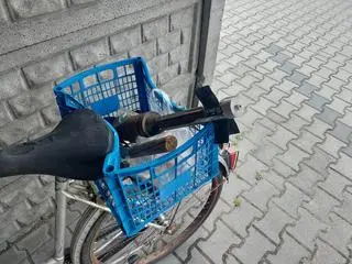 Znalazł pocisk do granatnika, wsadził go do koszyka rowerowego i chciał sprzedać. Zainterweniowała ekspedientka 