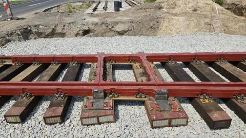 Torowisko tramwajowe skrzyżuje się z kolejowym. "To jedyne takie rozwiązanie w kraju"