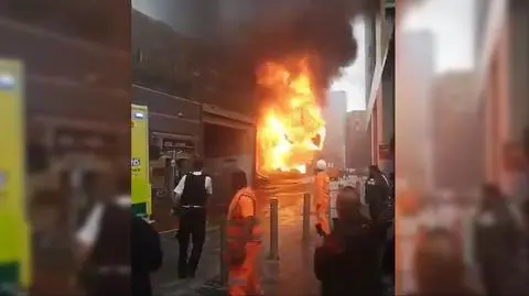 "Kula ognia i kłęby dymu" nad Londynem. Są ranni