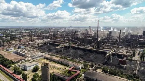 Lipieck, Rosja - 11 lipca 2017: Widok z góry zakładu metalurgicznego NLMK Group. shutterstock_678067969