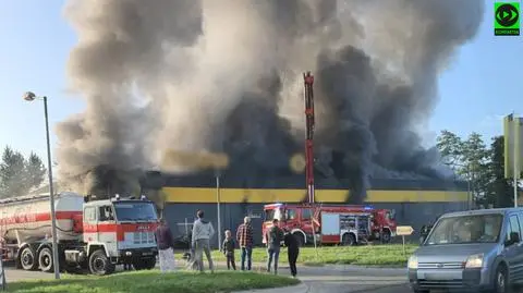 Spłonął duży sklep z elektroniką. Gasiło go 78 strażaków