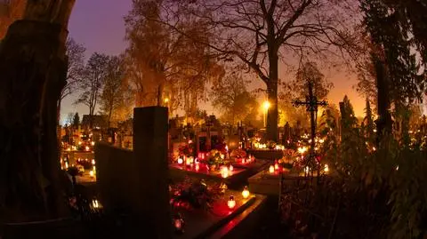 Rząd zmieni ustawę o cmentarzach. Pozwoli rozsypywać prochy zmarłych