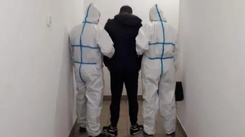 Policjanci próbowali zatrzymać kierowcę. 28-latek uciekł i zabarykadował się w garażu