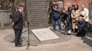 Odsłonięcie grobu symbolicznego grupy Oneg Szabat