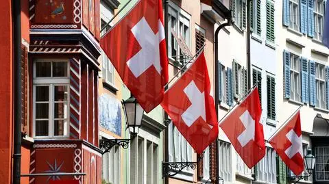 "Desperacka ucieczka rosyjskich klientów" banków w Szwajcarii