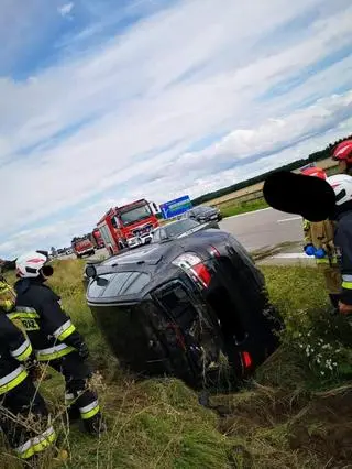Auto dachowało na autostradzie A4