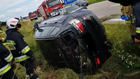 Auto dachowało na autostradzie A4