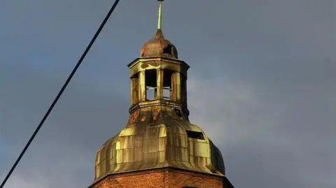 Przygotowania do podniesienia górnej części kopuły