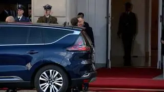 Macron przyjechał do Pałacu Prezydenckiego Renault Espace