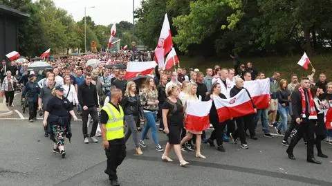 Polskie stroje nie spodobały się Anglikom? "Mieli koszulki husarii polskiej"