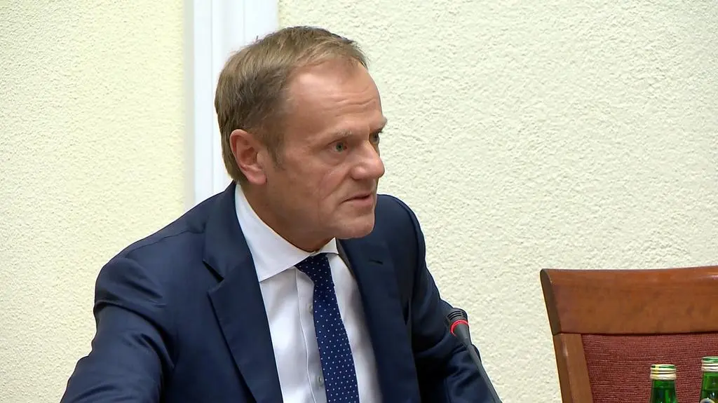Tusk do Horały: nie mogę zgodzić się z tezą zawartą w pytaniu