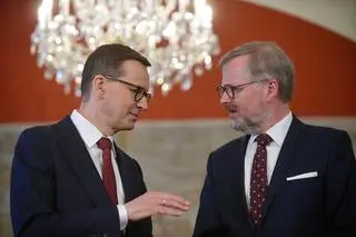 Premier Mateusz Morawiecki i premier Republiki Czeskiej Petr Fiala  podczas spotkania w Pradze
