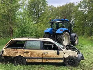 Wyciągnięty na brzeg volkswagen passat