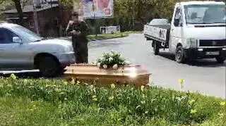 Trumna leżała na jezdni