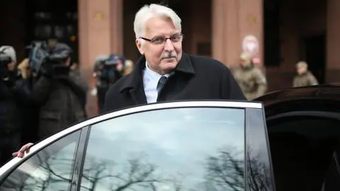 "Należy rozważyć, czy nie przesunąć polskich żołnierzy z Kosowa na granice UE"