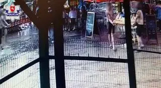 Mężczyzn uchwyciły kamery monitoringu