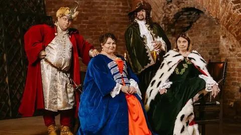 Przewodniczki i przewodnicy w nowych strojach