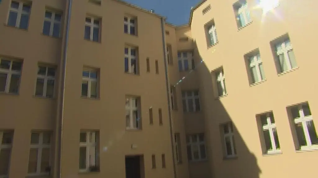 Miasto przekazało klucze do nowych mieszkań pierwszym lokatorom ze zniszczonej kamienicy