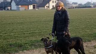 Policjantka Kamila Siedlarz ze swoimi psami