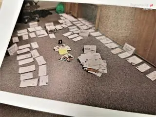 Zarzuty dla listonoszki. Zgromadziła w swojej piwnicy ponad 2600 niedoręczonych przesyłek