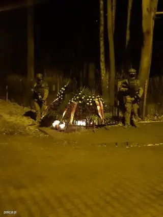 Upamiętnili poległych w Magdalence policjantów