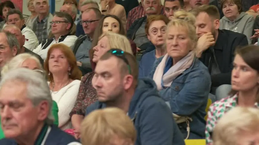 "Czy pan premier pomoże nam, aby ten projekt został uchwalony przed wakacjami?"