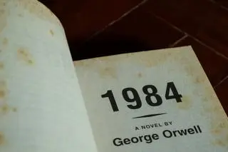 Książka "rok 1984" George'a Orwella