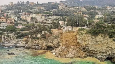 Część cmentarza w miejscowości Camogli runęła do morza z trumnami