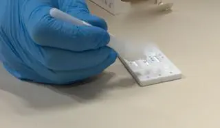 Test typu combo wykrywa jednocześnie wirusa grypy, koronawirusa i RSV