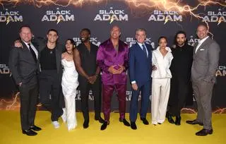 Premiera filmu "Black Adam". Beau Flynn, Noah Centineo, Sarah Shahi, Aldis Hodge, Dwayne Johnson, Pierce Brosnan, Quintessa Swindell, Marwan Kenzari oraz Hiram Garcia