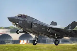 F-35B z Korpusu Piechoty Morskiej USA w bazie na wyspie Guam na Pacyfiku
