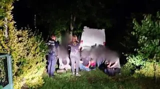 Policyjny pościg za busem, w którym jechało 21 obywateli Syrii