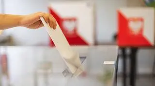 Late poll – jak przeprowadzany jest ten sondaż i czym różni się od exit poll