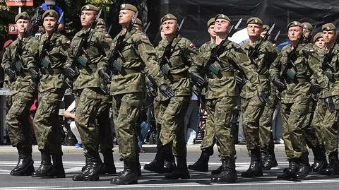 Armia nie lubi rewolucji i gry politycznej żołnierzami