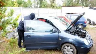 Na miejscu policjanci znaleźli cztery auta