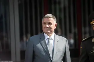 Parlamentarzyści poparli dymisję szefa MSW Arsena Awakowa 