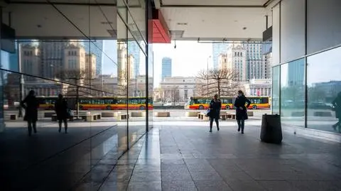 Warszawa - przechodnie - ulica