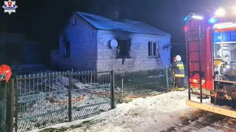 Weszli do płonącego domu i uratowali dwóch mężczyzn. "Obaj z objawami zatrucia czadem"