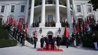 Prezydent Chin w Białym Domu. Trump wykonał szczególny gest