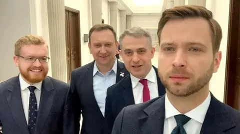 "Trójka Drombo" zadaje pytanie. "Albo ja się teraz kompromituję, albo panowie. To się jeszcze ustali"