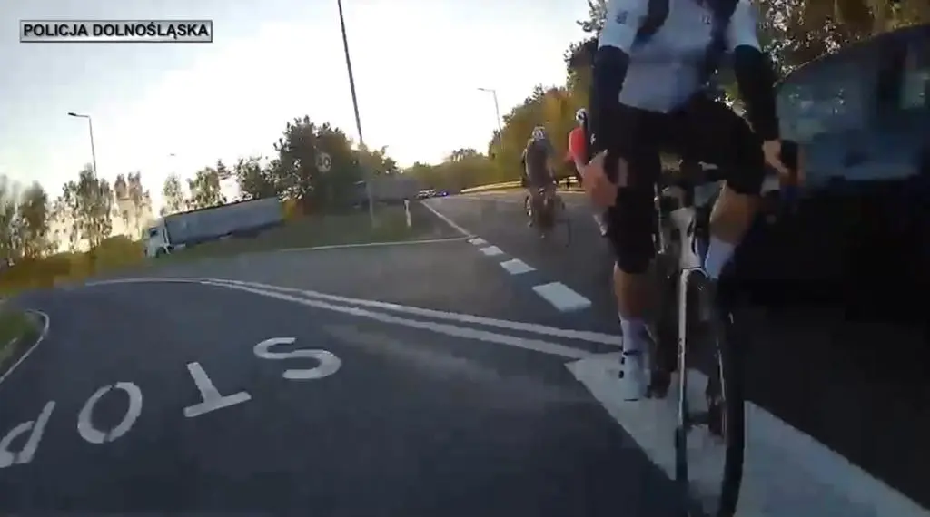 Wjechał w grupę rowerzystów