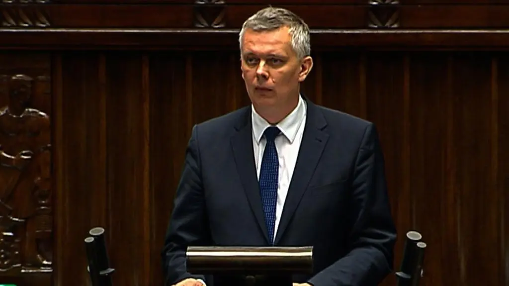 Siemoniak: pozostawanie Macierewicza na stanowisku szkodzi bezpieczeństwu Polski
