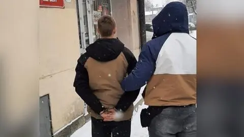 20-letni bliźniacy mieli ukraść auto, a potem chcieli potrącić policjantkę