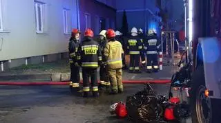Strażacy znaleźli w mieszkaniu ciała dwóch mężczyzn
