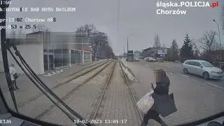 Kobieta weszła pod nadjeżdżający tramwaj 