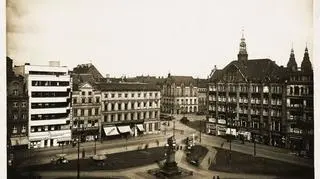 Plac Solny 1929, fragment pierzei północnej i zachodniej, widok w kierunku Rynku na południowo-zachodni narożnik Nowego Ratusza (d