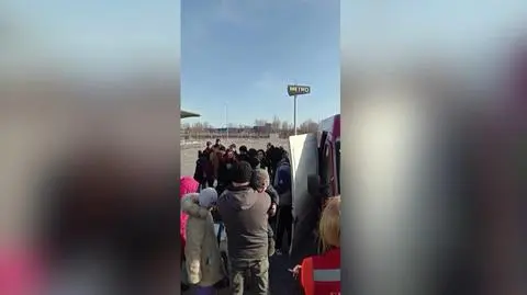 Ewakuował ludzi i woził jedzenie do Mariupola. "Raz prawie przewrócili vana, to była walka o przetrwanie"