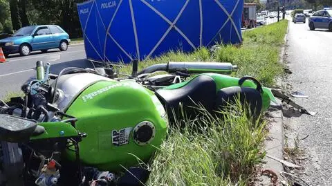 Ruszyła w poprzek czteropasmowej jezdni, zajechała drogę motocykliście. Zginął na miejscu